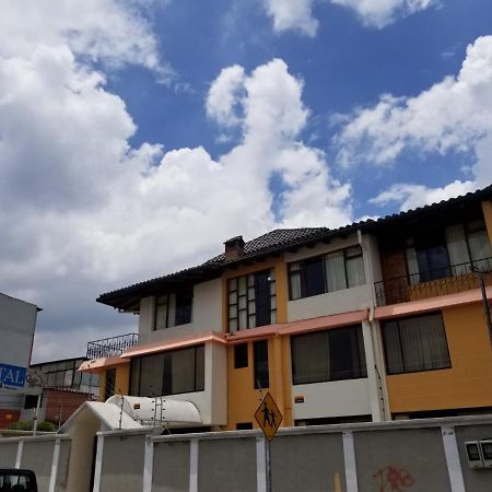Hostal El Confort Quito Norte Εξωτερικό φωτογραφία
